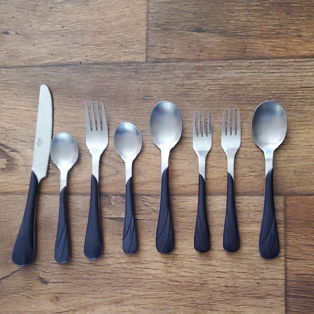 Elegant 8-Piece Fiesta Stainless Flatware Set – Black Handle, Quiet Luxury Vibe